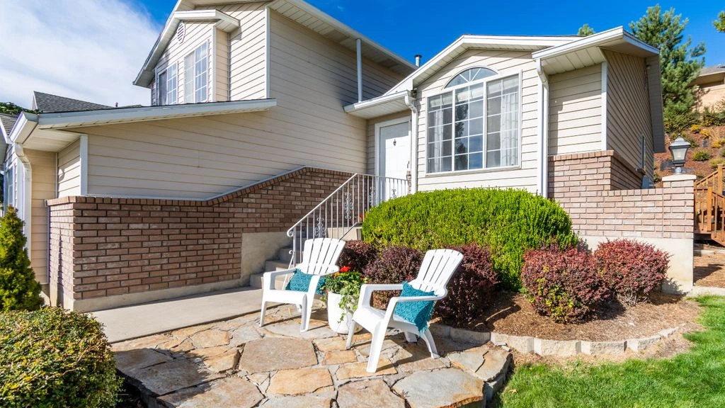 Colonial home exterior in Hoffman Estates